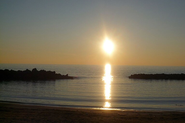 Tramonto sul mare a Santa Severa (Wikipedia).