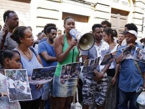 La conferenza stampa dei rifugiati di piazza Indipendenza dopo gli scontri