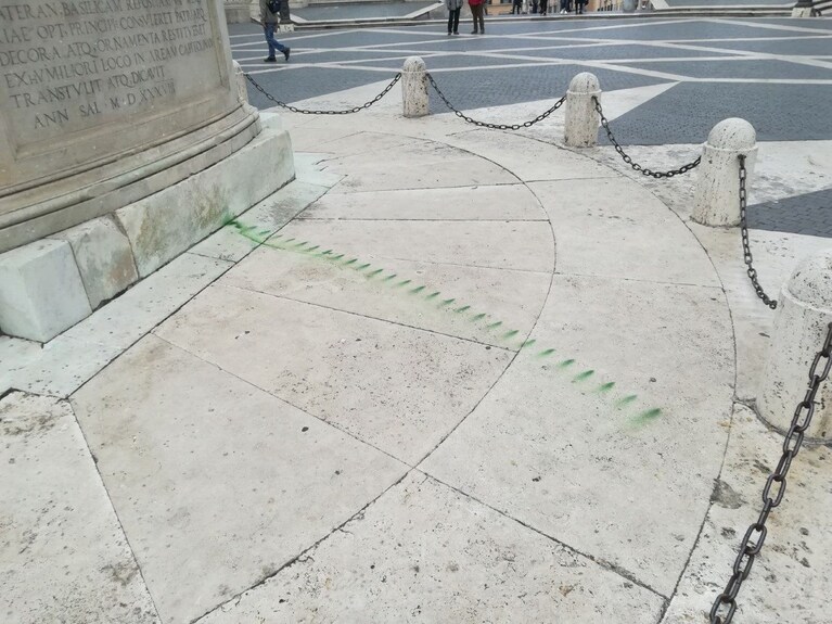 imbrattata/statua/marco/aurelio/piazza/del/campidoglio