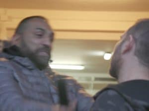 La testata di Roberto Spada all’inviato Rai
