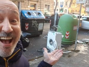 Una delle fotografie postata dal comico Maurizio Battista su Facebook