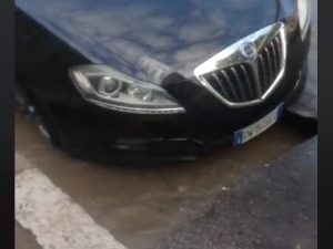 Voragine in corso Francia – foto Facebook