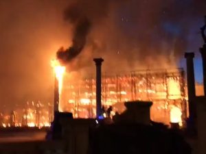 Foto Facebook, il set di Roma antica in fiamme
