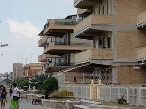 Fotografia tratta da un video postato su Facebook dal GeeenCaffè di Torvaianica, Roma