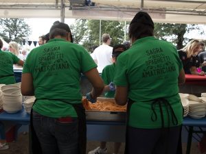 Un momento della prima Sagra degli Spaghetti all’Amatriciana dopo il sisma