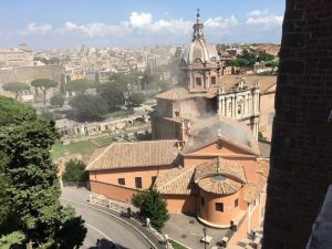 Il crollo del tetto della Chiesa di San Giuseppe dei Falegnami al Foro Romano