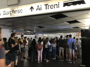 Caos nella metro A di Roma (foto di Simona Berterame)