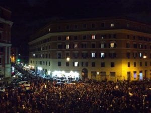 Piazza dei Sanniti durante la manifestazione "San Lorenzo abbraccia Desirée" di questa sera e partita da Piazza dell’Immacolata.