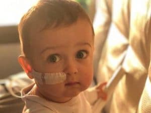 Il piccolo Alex, 18 mesi, affetto da una grave malattia genetica