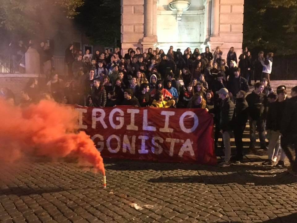 La protesta degli studenti del Virgilio (Foto Simona Berterame)