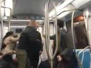 Le immagini dell’aggressione nella metro B di Roma