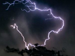 Temporale con lampi e tuoni (Immagine La Presse)