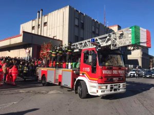 Il corteo funebre dei vigili del fuoco per Stefano Colasanti