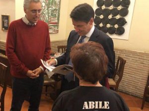 Giuseppe Conte pranza nella Trattoria degli Amici