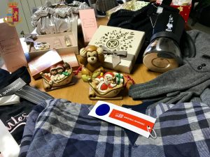 La merce sequestrata dalla Polizia di Stato