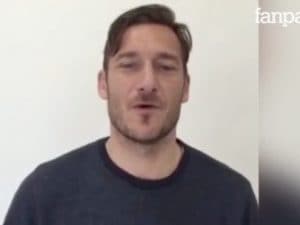 Il video di Francesco Totti per Michele, uno dei ragazzi rimasti feriti nella discoteca di Corinaldo