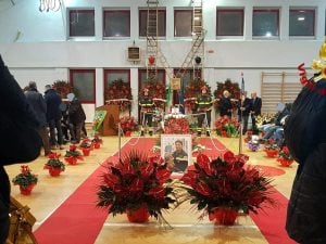 La camera ardente di Stefano Colasanti, il pompiere eroe morto nell’esplosione di Rieti