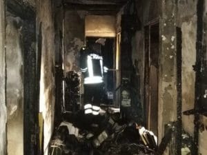 L’appartamento in via Ferrari distrutto dall’incendio (Foto dei Vigili del Fuoco)