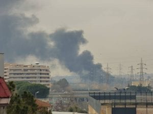 L’incendio in viale della Venezia Giulia (Foto: Facebook/Roberto Torre)