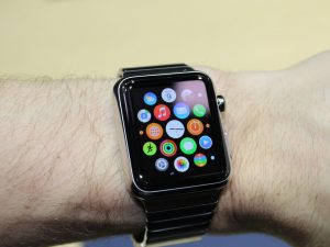 Foto di repertorio – uno smartwatch della Apple