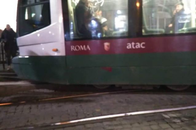 Tram 5 di Atac deraglia a Termini