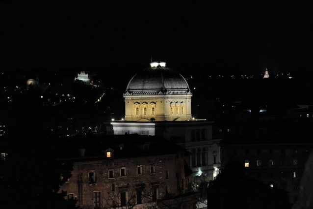 La sinagoga illuminata da Acea