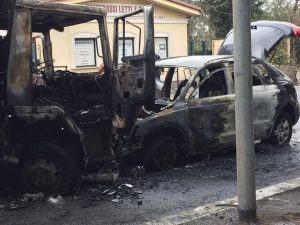 I mezzi incidentati e divorati dalle fiamme