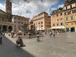 La fontana di piazza Santa Maria in Trastevere a Roma – Foto Google Maps