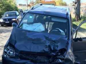 Una delle auto coinvolte nell’incidente
