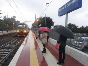 Tragedia sui binari a Cerveteri: un altro incidente che denuncia la scarsa sicurezza dei trasporti