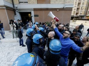 Le proteste dei movimenti di estrema destra a Casal Bruciato