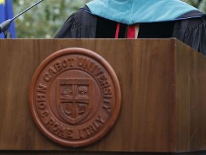 Lo stemma della John Cabot University