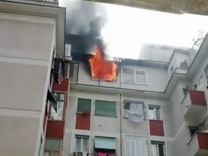 Incendio a Centocelle in via Domenico Panaroli