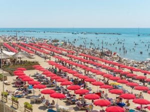Lo stabilimento Rivazzurra – foto Facebook