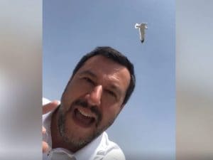 Matteo Salvini nel corso di una diretta Facebook