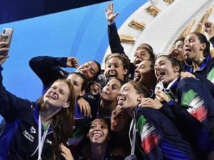 Il Setterosa, la nazionale femminile di Pallanuoto, ieri ha vinto la medaglia d’argento alla World Leauge