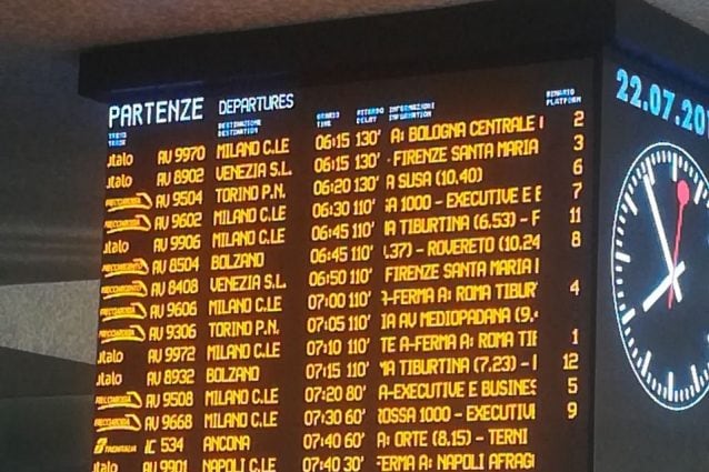 Il cartellone dei ritardi alla Stazione Termini