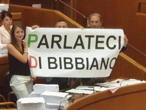 Lo striscione srotolato dai consiglieri leghisti alla Regione Lazio