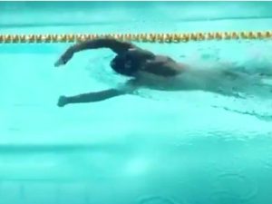 Manuel Bortuzzo torna a nuotare in piscina