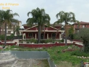 Una delle ville lussuose confiscate a Guido Casamonica
