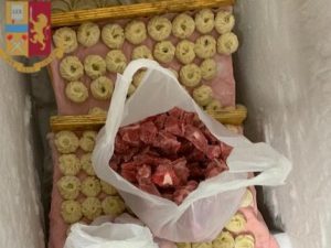 Alimenti non etichettati all’interno di un ristorante cinese in zona Ostiense