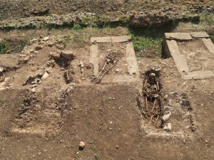 Gli scheletri trovati nel Parco Archeologico Privernum