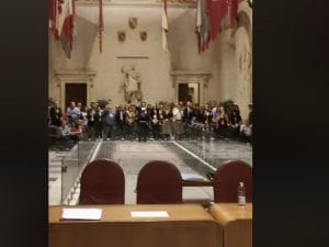 Aula Giulio Cesare occupata dai consiglieri del Pd