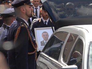 I colleghi salutano per l’ultima volta Matteo Demenego a Velletri (Foto di Simona Berterame)