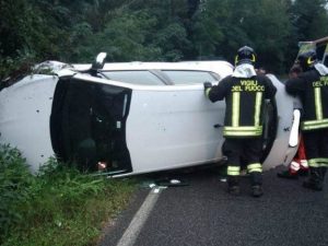 L’incidente in via di Santo Stefano (Immagine dei vigili del fuoco)