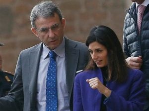 La sindaca Virginia Raggi e il ministro dell’Ambiente Sergio Costa
