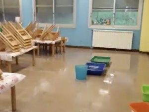 La scuola dell’Infanzia ’Giardino delle Idee’ allagata (Frame Twitter di Dark)