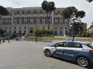 Il palazzo del Viminale presidiato dalla polizia