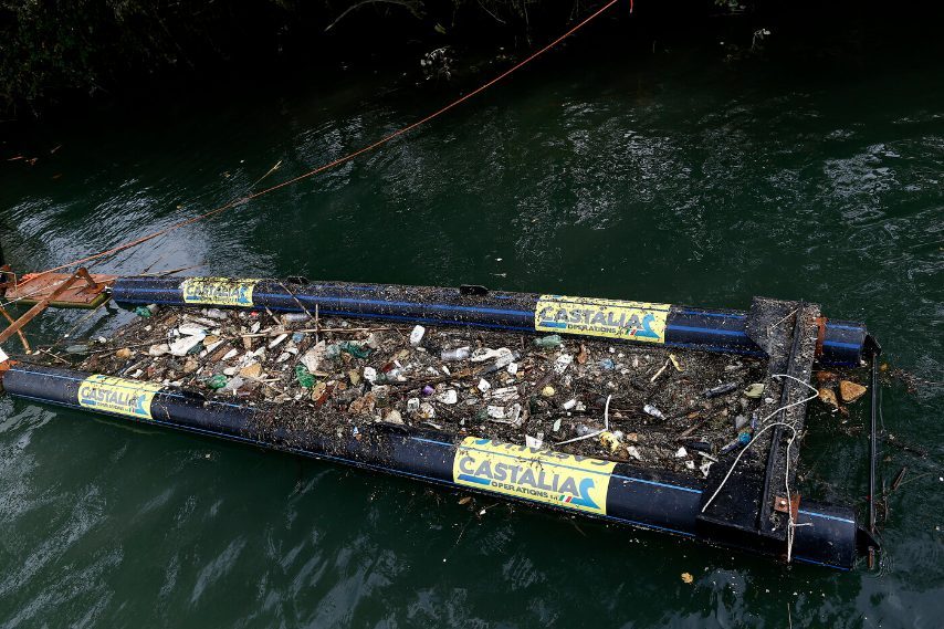 La plastica raccolta nel Tevere