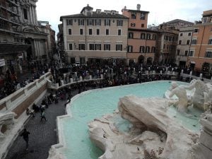 Veduta di Fontana di Trevi dalle finestre di Palazzo Poli